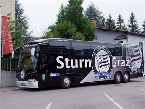 Richtige könner gibt es bei sturm graz wenige. "CENTURY" der neue Mannschaftsbus des "Sturm-Graz" wartet ...