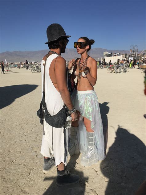 Pin De Biya Ramar En Burning Man Inspiration Moda Para Festivales De