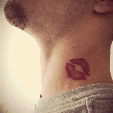 Lbumes Foto Tatuajes De Besos En El Cuello Para Hombres