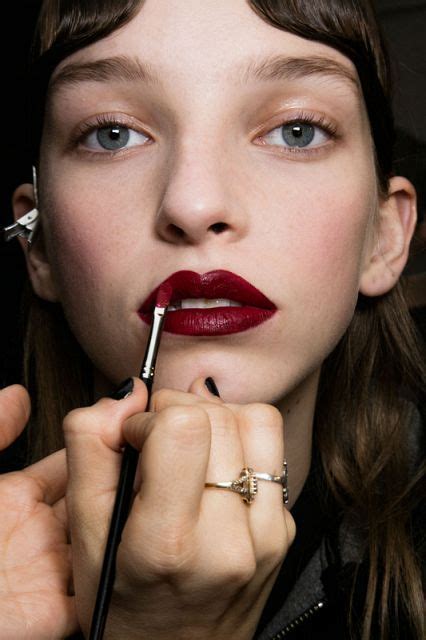 Makeup Trend Dark Lipstick For Fall Winter 2016 2017 The Blonde