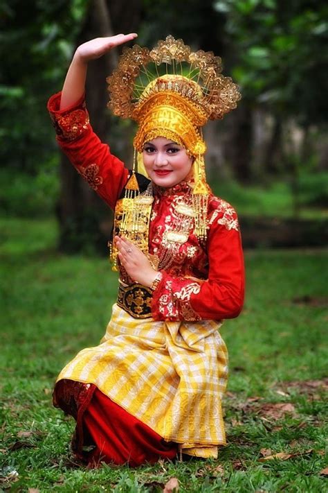 78 Traditional Costumes From Around The World Costumes Around The