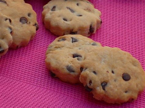 Un impasto semplice, rustico e velocissimo da preparare. Frollini al farro con gocce di cioccolato (senza burro e ...