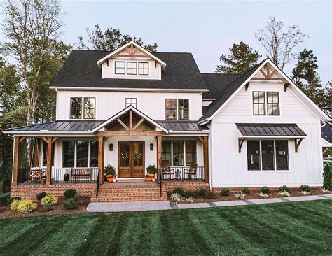 Modern Farmhouse Exteriors A Perfect Blend Of Rustic Charm And