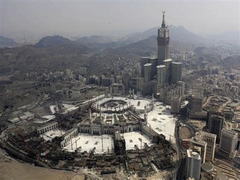 Scores Dead In Crane Collapse In Meccas Grand Mosque