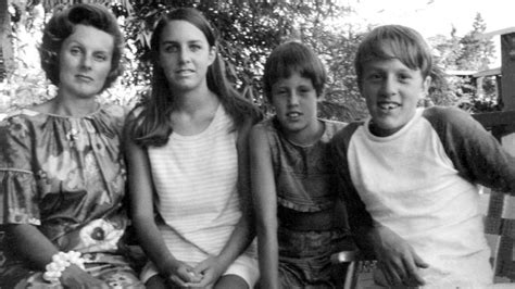 Lynda Ann Healy With Her Mother And Brothers Ted Bundy Couple Photos