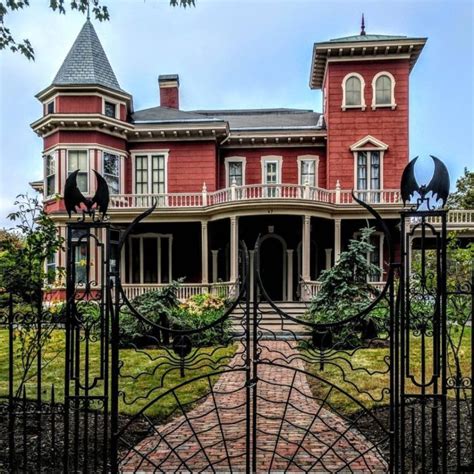 I am a big fan of stephen king and had wanted to see his house forever so it was a real thrill to. The 13 Oddest Places You Can Possibly Go In Maine ...