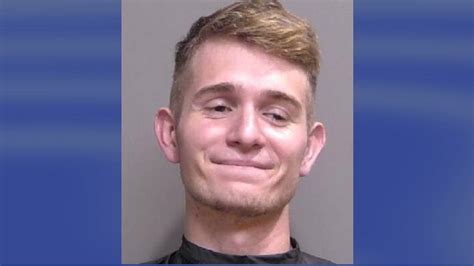 Sheriff: Florida man breaks into gas station, leaves debit card on