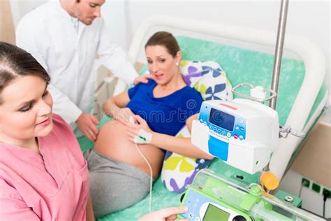 Pregnant Woman In Labor Room With Doctor And Nurse Stock Image Image Of Patient Mother 114625789