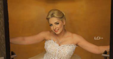 وتزوج محمد رشاد بمي حلمي منذ عدة شهور، بعد قصة حب كبيرة جمعت بينهما، وبعدما شهد ارتباطهم العديد من الأزمات، بعد إلغاء حفل الزفاف في المرة الأولى لأسباب لم يعلن عنها أي. رسائل رومانسية بين مى حلمى ومحمد رشاد تكشف عن اشتعال قصة ...