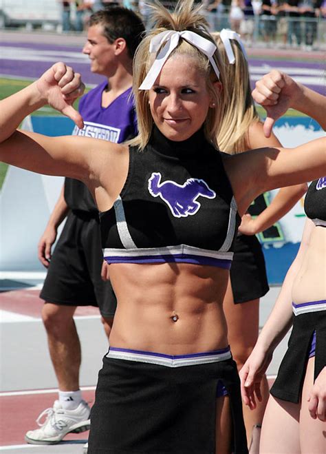 30 Hot Girls With Ripped Abs Gallery Ebaums World