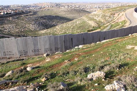 Fileisraeli West Bank Barrier Ramallah