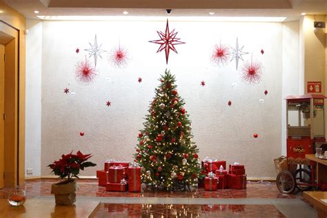 Las navidades con niños son muy emocionantes y merece la pena dedicar tiempo a decorar la casa para aumentar la magia. Decorando para la Navidad - Casa Haus Decoración