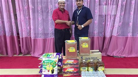 Hari raya aidilfitri merupakan hari kemenangan untuk umat islam setelah berp. Basic Goods Contribution To Mosques & Suraus For Hari Raya Activities | DASH : Damansara - Shah ...