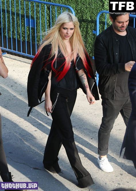 Top Avril Lavigne Flaunts Her Sexy Boobs At Varietys 2021 Music Hitmakers Brunch In La 80 Photos