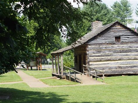 This 2 bedroom/2 bath cabin is the perfect quiet retreat with a lakefront view. Davy Crockett's birthplace - Picture of David Crockett ...