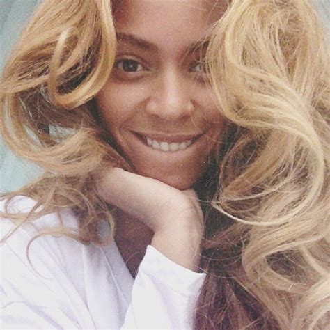 Την προσοχή σας παρακαλώ H Beyoncé έχει ντουλάπα μαλλιών