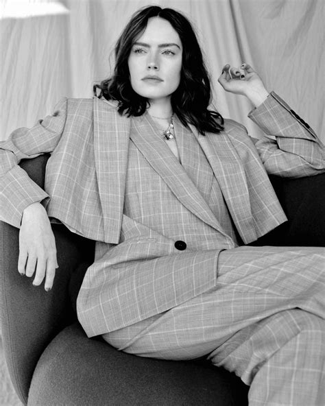 the miserable half : DAISY RIDLEY | The Zoe Report