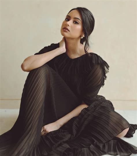 Pesona Adik Maudy Ayunda yang Tak Kalah Cantik dan Berprestasi - Foto 1