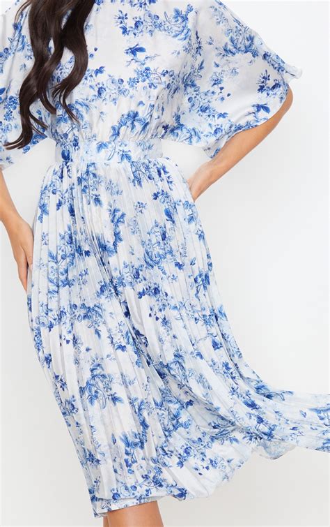 Pastel Blue Floral Print Open Back Pleat Midi Dress Prettylittlething Usa