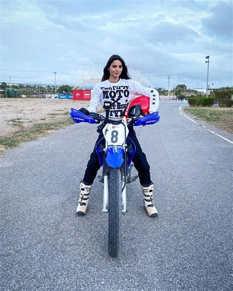 «εγώ είμαι πολύ χαρούμενη που είμαι στο pop up και δεν χρειάστηκε να είμαι σε αυτή τη δοκιμασία. Η μηχανόβια Ηλιάνα Παπαγεωργίου όπως δεν την έχεις ξαναδεί ...