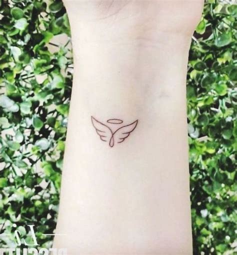 A Small Tattoo On The Ankle Of A Womans Left Foot With Leaves In The