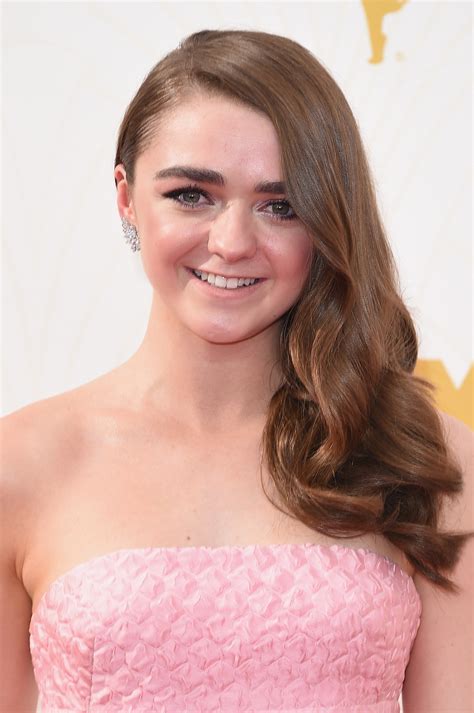 Maisie Williams Zoom In On Every Stunning Beauty Look From The Emmys