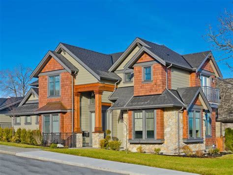 Columns made of egyptian rock adorn the outside of this grand estate, with nearly 24,000 sqft. 47 Houses with a Green Exterior (Photos)