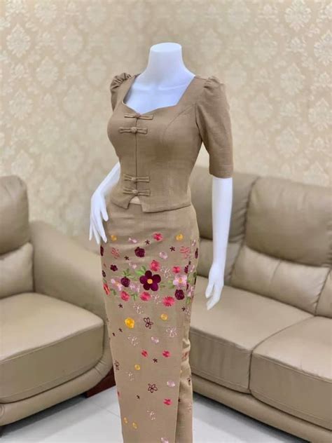 Pin By Chaw Su On Myanmar Dress Myanmar Dress Design Traditional