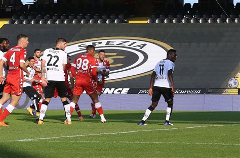 Coltiva la tua passione su corriere dello sport. Spezia-Fiorentina, le più belle immagini nella nostra ...