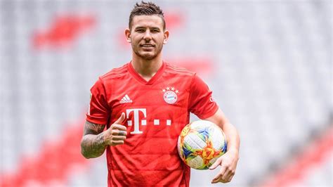 Nun haben sich unter anderem die sportdirektoren michael zorc, max eberl und horst heldt zum wechsel. Rekord-Einkauf Lucas Hernandez legt beim FC Bayern los ...