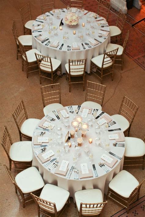 I Like The Difference In Centerpieces Between These Two Tables Via Style Me Pretty Illinois