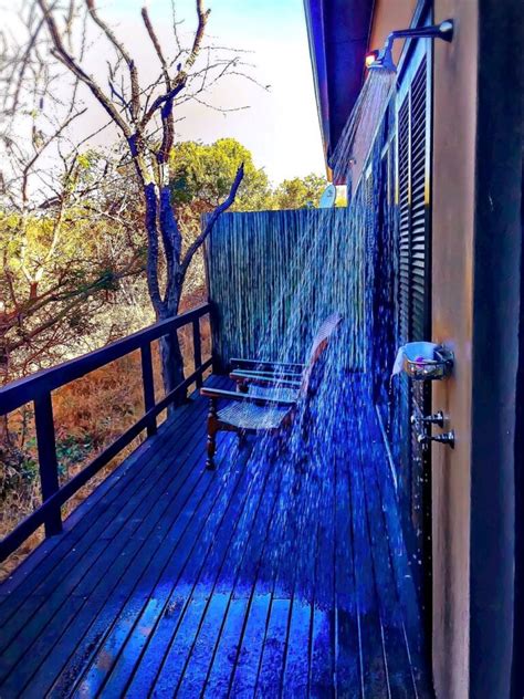 25 Refreshing Outdoor Shower Ideas For An Easy Breezy Summer