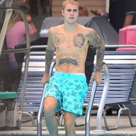 Justin Bieber Flaunts His Chiseled Abs Photosimagesgallery 69527