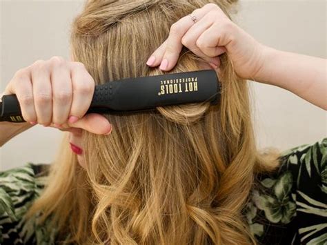 Best Guide On How To Curl Your Hair With A Flat Iron 2021