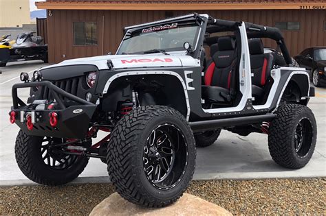 2018 Jeep Wrangler Unlimited Custom 4x4 Front 34 218421