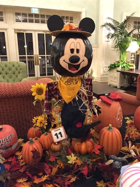 Mousesteps Disneys Boardwalk Resort Pumpkin Display 2015 Includes