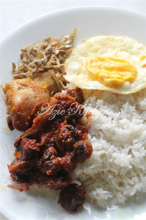 Katakan sebagai hidangan rasmi rakyat malaysia iaitu nasik lemak, bersama juga cara penyediaan. Azie Kitchen: Nasi Lemak Dengan Sambal Kerang