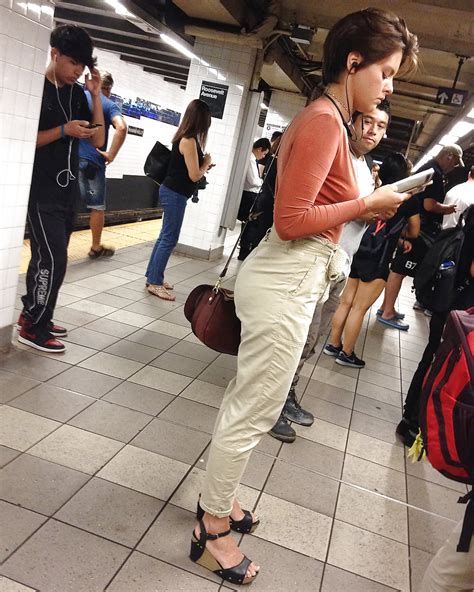 braless hottie on the nyc subway voyeur photo 9 19