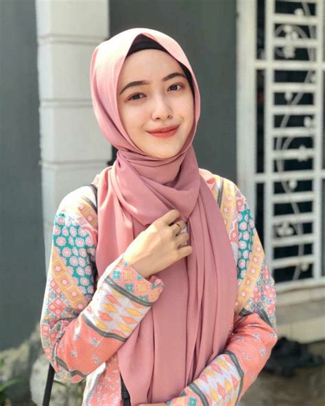 Capo di fret 3 (intro) fm c fm c fm suara motor itu c semakin dekat fm c kamu abaikan sapanya fm dia berupaya c mencari senyummu fm c dengan rayuan yang Muslimah Cantik | Jilbab Gallery