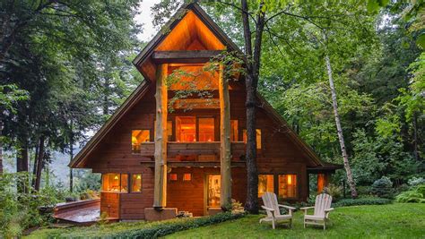 6 Incredible Log Cabin Vacation Rentals That Are Still Available This