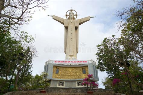 La Vista Della Statua Di Jesus Christ Sulla Montagna Nyo Vung Tau