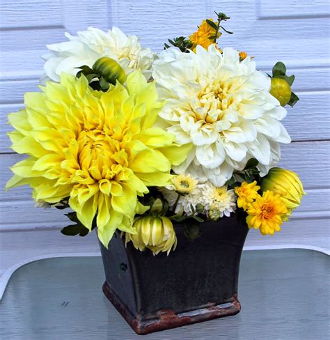 Let's take a moment to appreciate this workhorse of the oasis is a trademarked name for wet floral foam, the spongy phenolic foam used for real flower arranging. EARLY FALL FLORAL ARRANGEMENTS - Dinner Plate Dahlias ...
