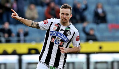 Bitte verwende einen modernen browser oder führe ein update durch. Sturm-Graz-Kicker Jakob Jantscher schießt Richtung LASK ...