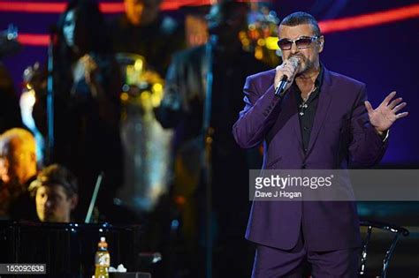 George Michael Performs For His Symphonica Tour Birmingham Stock Fotos