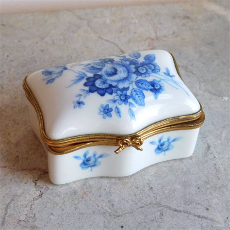 Vintage Porcelain Pretty Trinket Box Blue And White Marked Made In