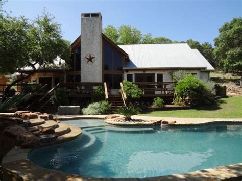 This hidden gem boasts natural outdoor settings and majestic views of canyon lake. Family escape in the Hill Country | Lake house rentals ...
