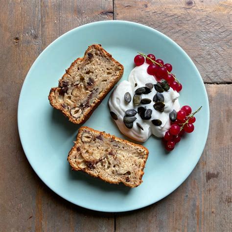 Bananenbrood Met Pure Chocolade En Hazelnoten