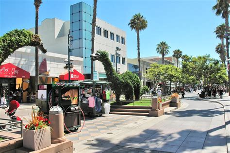 Silverlake ramen is looking forward to its new location on the third street promenade, which should open by early next year. Third Street Promenade at Santa Monica | Sylvain Leprovost ...