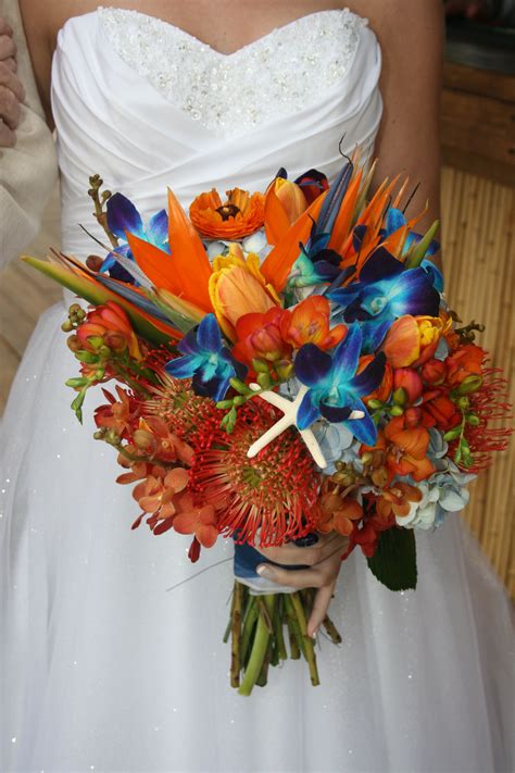 Flower arrangements orange wedding flowers flowers white wedding flowers purple wedding flowers lavender wedding flowers wedding flowers sunflowers blue wedding flowers october wedding. Orange birds of paradise and orange rannunculas surrounded ...