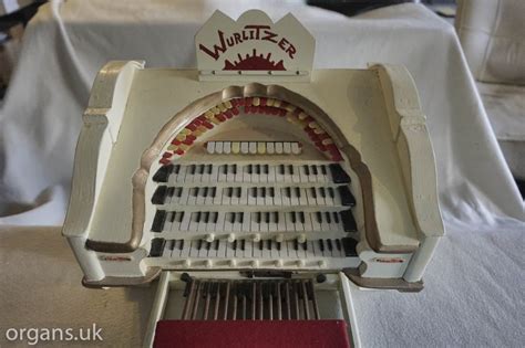 Wurlitzer Model 2 Organsuk